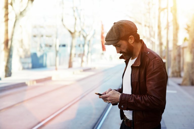 10-18-smartphone-gebruik-en-musculoskeletale-pijn_336565307 10-18-smartphone-gebruik-en-musculoskeletale-pijn_336565307