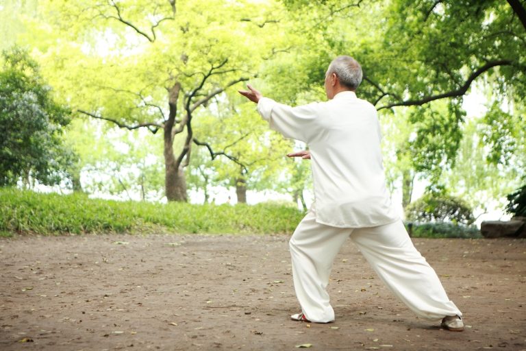 10-6-Tai Chi bij rugpijn vermindert catastroferen en zo de pijn_78868324 10-6-Tai Chi bij rugpijn vermindert catastroferen en zo de pijn_78868324