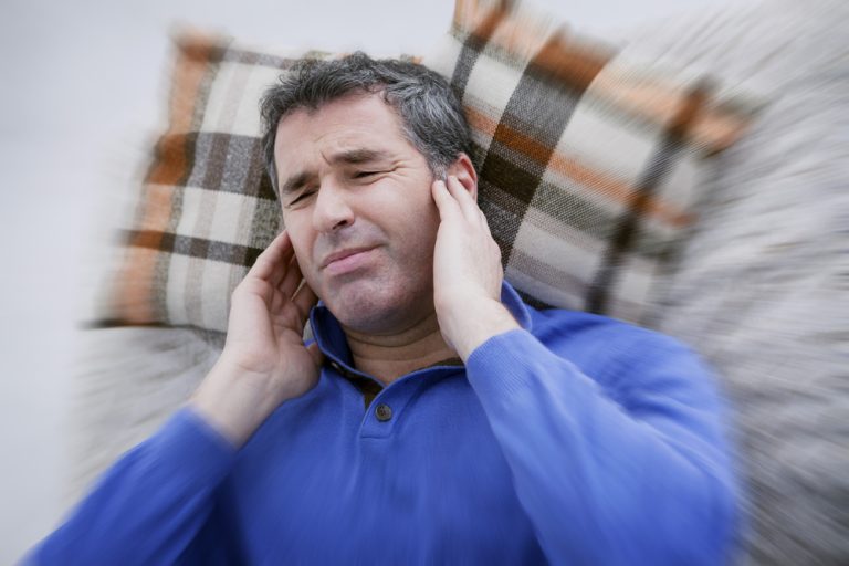 11-03-Fysiotherapie gericht op nek of kaakregio helpt bij subjectieve tinnitus_198057668