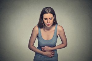Vrouw met prikkelbare darmsyndroom heeft hulp nodig.