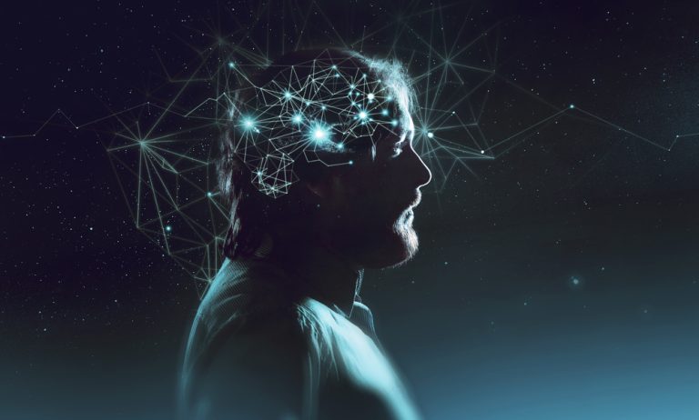 12-10-Verminderd pijngerelateerd leergedrag bij fibromyalgie_622200797 Brein in hoofd van pijnpatiënt vertoont ander pijngedrag.