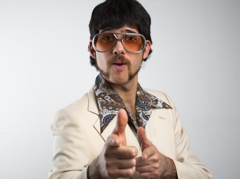 Pijnpatiënt beweegt op groovy muziek. Pijnpatiënt beweegt op groovy muziek.