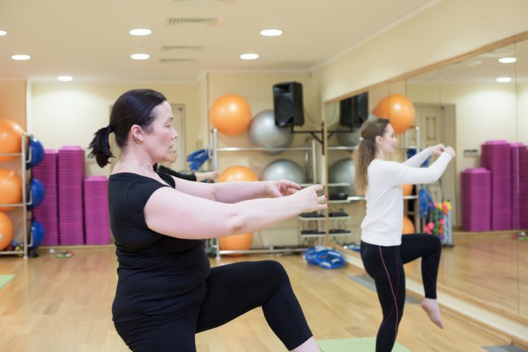 12-9-Pilates verbetert lichaamshouding bij vrouwen op middelbare leeftijd_452366914 12-9-Pilates verbetert lichaamshouding bij vrouwen op middelbare leeftijd_452366914