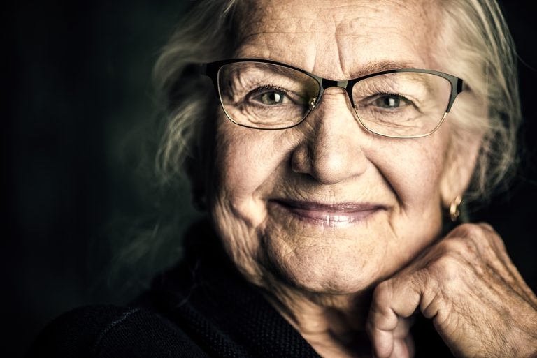 13-02-Persoonlijkheid beïnvloedt sterk depressieve klachten reumatische artritis_627551960 Gezicht van reuma patiënt met vriendelijke en toegankelijke persoonlijkheid