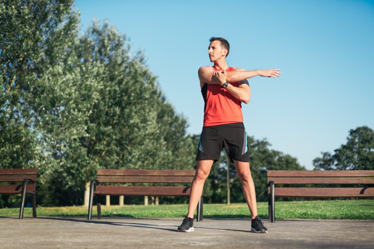 14-12-Posteriore stretching bij het subacromiaal impingement syndroom_455552794 14-12-Posteriore stretching bij het subacromiaal impingement syndroom_455552794