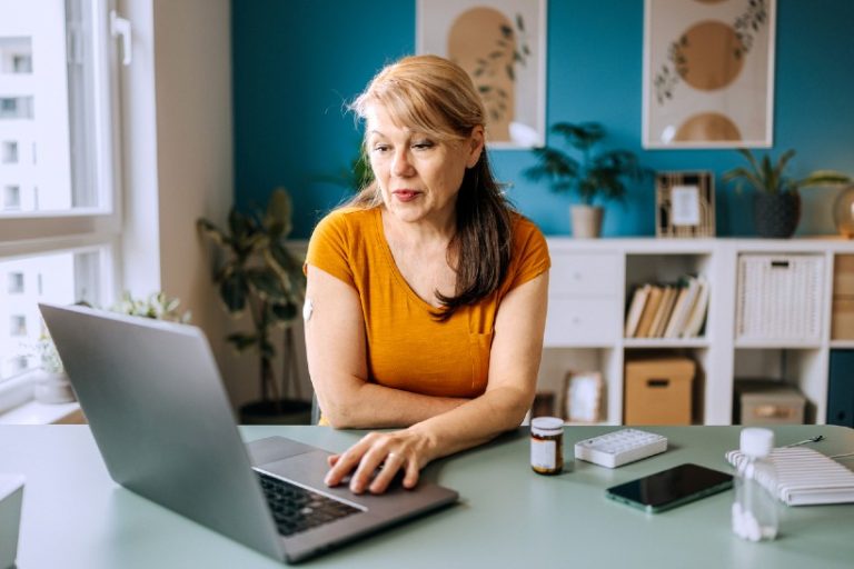 19-13-Online ACT effectief bij aanhoudende lichamelijke klachten-iStock-2210704976 19-13-Online ACT effectief bij aanhoudende lichamelijke klachten-iStock-2210704976
