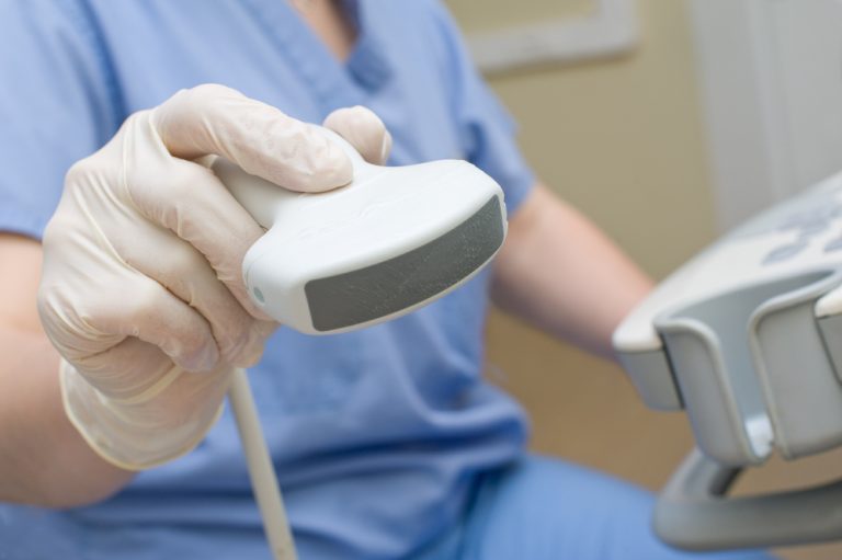 8-12-Fysiotherapeuten-en-radiologen-interpreteren-echografie-voor-een-deel-verschillend-102807419 8-12-Fysiotherapeuten-en-radiologen-interpreteren-echografie-voor-een-deel-verschillend-102807419