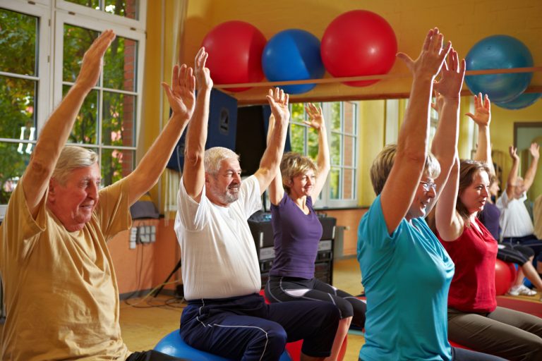 9-19-Pilates maakt ouderen lenig_67305811 9-19-Pilates maakt ouderen lenig_67305811