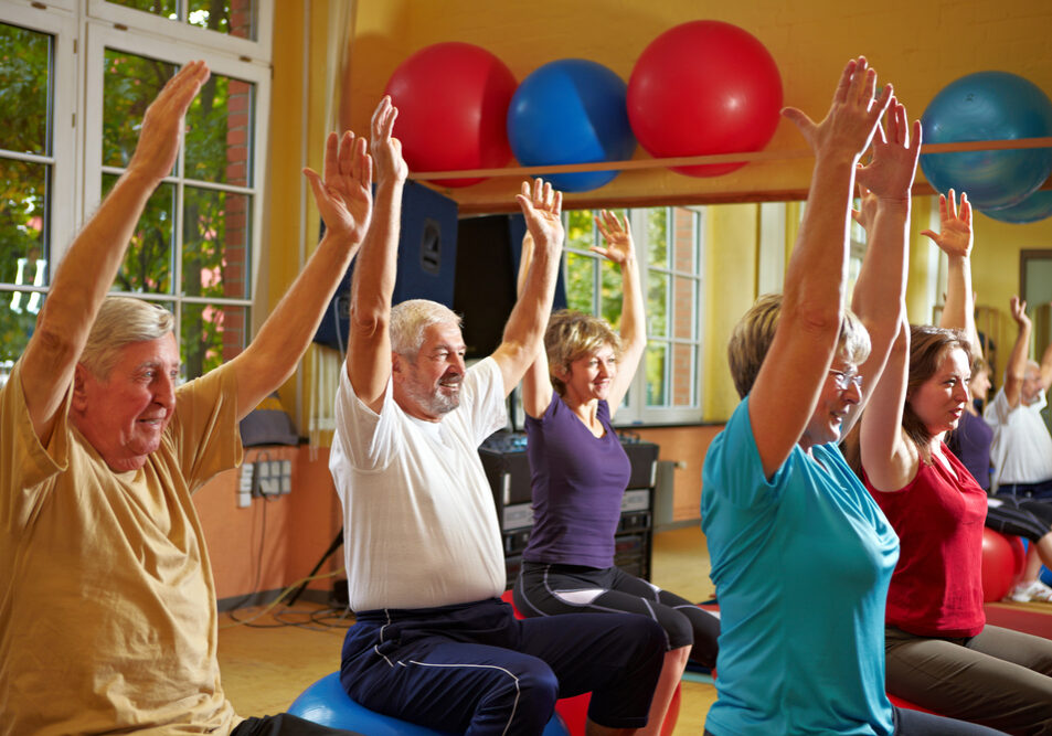 9-19-Pilates maakt ouderen lenig_67305811